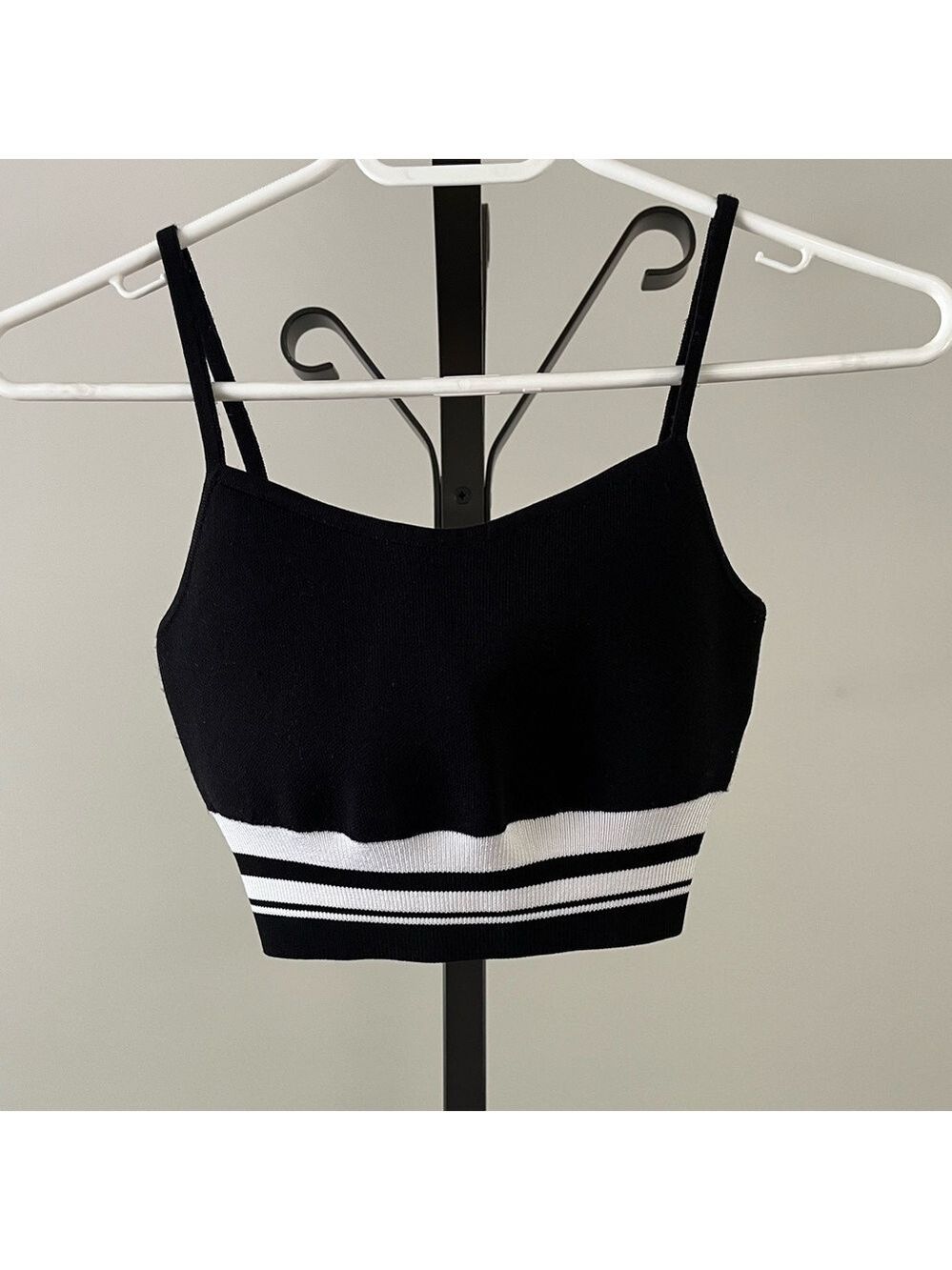 Aritzia Babaton Black/White Cropped Top, Size XXSMALL.